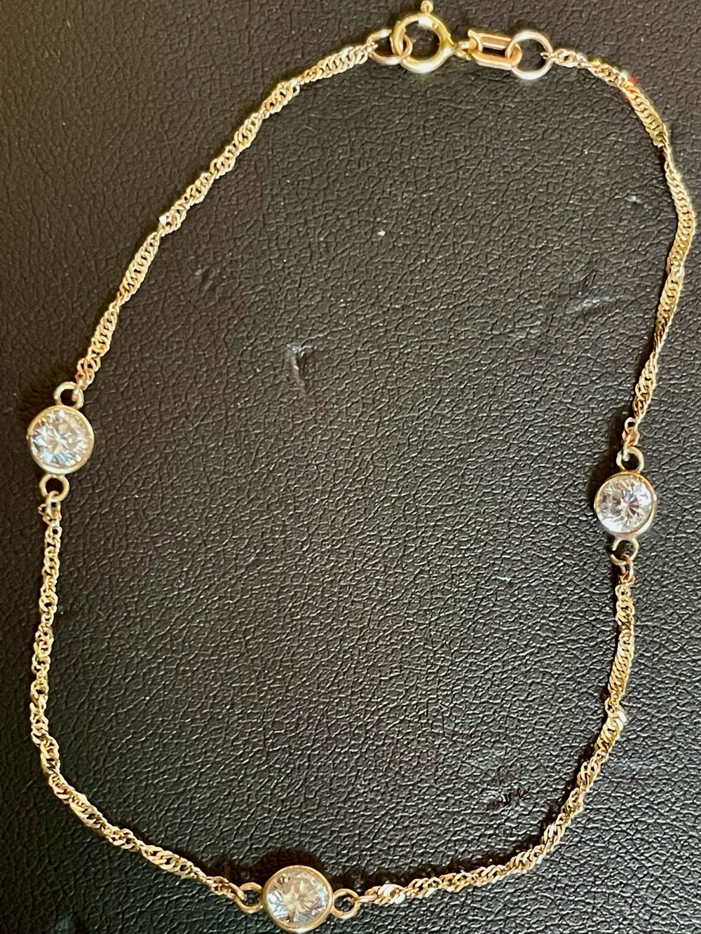 10KT Stamped YellowGOLD Bracelet with 3 CZ stones. Very Pretty. 1.08 grams. - Picture 11 of 14